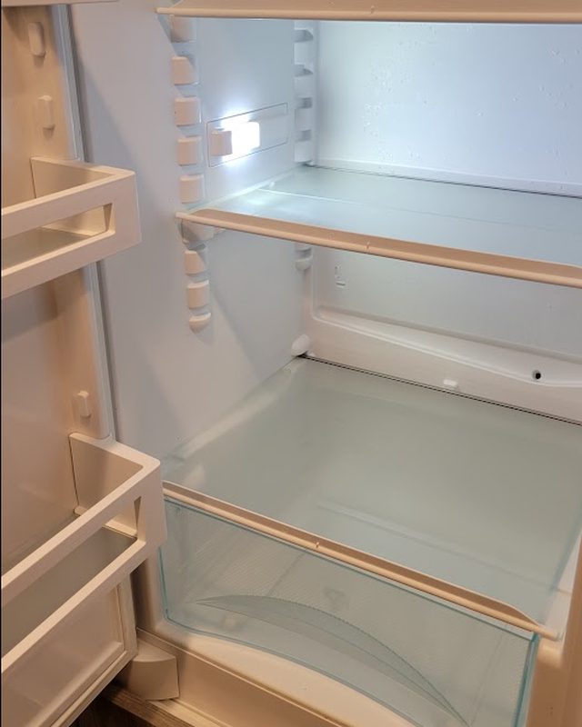 Fridge interior after: clean shelves and drawers